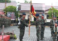Kombes, Dhuaja atau panji lambang kesatuan Satbrimob Polda Sulawesi Utara (Sulut) “Satya Paramahita Girindra”, diserahkan oleh pejabat lama Dansatbrimob, Kombes Pol Brury Soekotjo kepada pejabat baru, Kombes Pol Agung Anggoro.