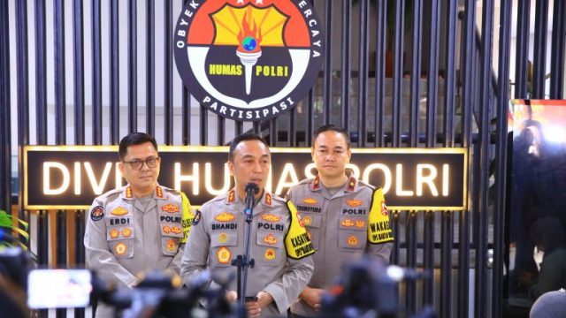 Handphone milik pria berinisial AWK (23), pelaku pengancaman penembakan kepada calon presiden nomor urut 1 disita Polisi.