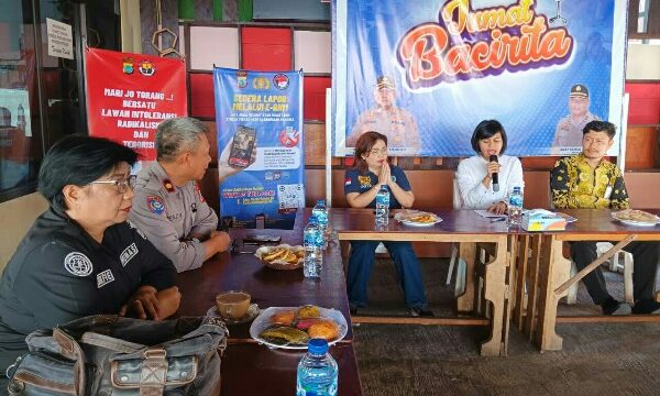 Jumat Bacirita Polresta Manado yang melibatkan para Ketua Lingkungan di Kelurahan Banjer, Kelurahan Ternate Baru, Ternate Tanjung, dan Kelurahan Tuminting. Kegiatan ini oleh Satreskrim Polresta Manado, Jumat (26/1/2024).