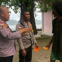 Begini Perhatian Anggota Polri kepada ODGJ di Talaud