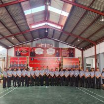 Kepala Kantor Wilayah Kementerian Hukum dan Hak Asasi Manusia (Kemenkumham) Sulawesi Utara, Ronald Lumbuun secara resmi mengukuhkan Tim Satuan Operasional Kepatuhan Internal Pemasyarakatan (Satopspatnal Pas). Kamis (4/1).
