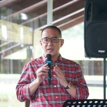 Bekerja Sesuai Kode Etik Profesi dan Peraturan Perundang-Undangan Pesan Ronald Lumbuun