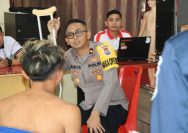 Wakapolres Kotamobagu Kompol Arie Prakoso bersama dengan Tim Kedokteran Kesehatan (Dokkes) Polres Kotamobagu melakukan pengecekan terhadap kondisi fisik seorang tersangka pencurian yang diantarkan oleh warga. Kegiatan ini dilakukan di ruangan Satuan Reserse Kriminal (Satreskrim) Polres Kotamobagu, Jumat (26/01/2024).