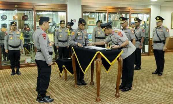 Kepala Kepolisian Daerah (Kapolda) Sulawesi Utara (Sulut) resmi diserahterimakan dari Irjen Pol Drs. Setyo Budiyanto, S.H., M.H. kepada Irjen Pol Yudhiawan, S.I.K., S.H., M.H.