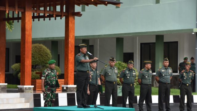 Ini amanat Danrem 131/Stg Brigjen TNI Wakhyono S.Sos., M.I.P memimpin Apel Gelar Kesiapan Pengamanan Pemilu Tahun 2024 di Lapangan Makorem 131/Stg, Manado pada Senin (15/1/2024).