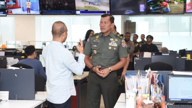 Kadispenad, Guna memperkuat kemitraan dengan media, Kepala Dinas Penerangan TNI Angkatan Darat (Kadispenad) Brigjen TNI Kristomei Sianturi, S.Sos., M.Si.(Han) mengunjungi kantor iNews Media Group, yang berlokasi di Jalan Kebon Sirih, Jakarta Pusat, Rabu (3/1/2024).