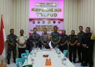 Kapolres Kepulauan Talaud AKBP Muhammad Chaidir didampingi Forkopimda Talaud dan para PJU Polres serta pewarta dari berbagai media, baik media cetak dan online.