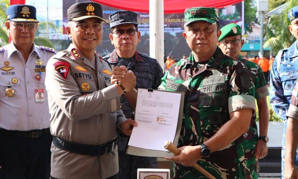 Naskah perjanjian kerja sama tersebut ditandatangani langsung oleh Kapolda Sulut Irjen Pol Setyo Budiyanto dan Pangdam XIII/Merdeka Mayjen TNI Legowo W.R. Jatmiko.