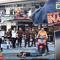 Rekonstruksi, Satuan Reserse Kriminal (Reskrim) Unit Jantanras Polres Minahasa, menggelar rekonstruksi kasus kekerasan terhadap anak dibawah umur dengan inisial R.L meninggal dunia, Senin (22/01/2024).