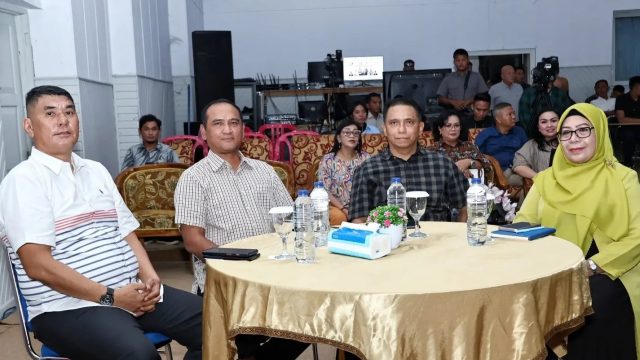Narasumber Live Music & Talk Show "Ruang Rindu" RRI Manado di Studio 3 Kantor LPP RRI Manado, Sulawesi Utara. Sabtu (27/1/2024), Danlanud Sam Ratulangi Marsma TNI Ramot C.P. Sinaga, S.E., M.Han., tegaskan netralitas TNI.