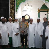 Safari,  Kapolda Sulawesi Utara Irjen Pol Yudhiawan mengajak jamaah Masjid Al Masyhur bersama menjaga kamtibmas.