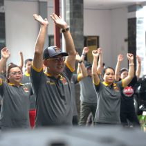 Jalan dan senam zumba digelar Jajaran Kantor Wilayah Kementerian Hukum dan HAM Sulawesi Utara sambut Hari Bhakti Imigrasi (HBI) ke-74.
