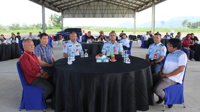 Perkokoh sinergitas dengan media massa, Danlanud Sam Ratulangi Marsma TNI Ramot C.P. Sinaga, S.E., M.Han., mengadakan “Coffee Morning” bersama wartawan di Shelter Base Ops Baru Lanud Sam Ratulangi, Manado, Sulawesi Utara. Selasa (23/1/2024).
