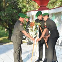 Korem 131/Santiago melaksanakan ziarah rombongan ke Taman Makam Pahlawan, Kairagi Manado yang dipimpin langsung Komandan Korem 131/Santiago Brigjen TNI Wakhyono, Rabu (3/1/2024).