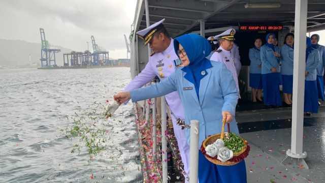 Tabur, dalam rangka memperingati Hari Dharma Samudera tahun 2024 yang bertemakan "Kobarkan Semangat Prajurit Jalasena yang Tangguh Profesional dan Modern ".