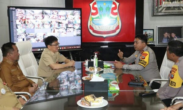 Kunjungi Kantor Walikota Manado, Kapolda Pantau Kota Melalui CCTV dan Cek Ruangan Command Center
