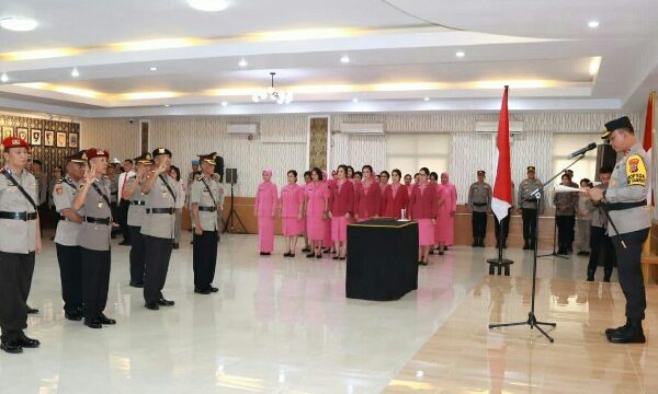 Dirreskrimsus, Kepala Bidang Humas (Kabid Humas),Direktur Pengamanan Objek Vital (Dirpamobvit) dan Kapolres Bitung, disertijabkan Kapolda Sulawesi Utara Irjen Pol Yudhiawan, di aula Tribrata Polda Sulut, Rabu (31/1/2024).