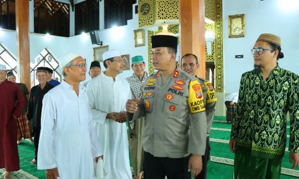 Silaturahmi di Masjid Kyai Modjo Kampung Jawa Tondano, Kapolda Ajak Jamaah Jaga Toleransi dan Kerukunan.