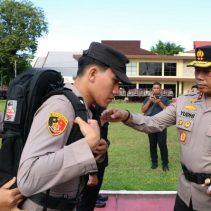 Libatkan 7.557 Personel, Polda Sulut Amankan Tahap Pungut Suara Pemilu 2024. Kapolda Sulawesi Utara (Sulut) Irjen Pol Yudhiawan memimpin apel pergeseran pasukan Polda Sulut BKO Polres/ta jajaran, dalam rangka pengamanan tahapan pemungutan dan penghitungan suara Pemilu tahun 2024.