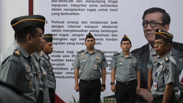 Ronald Lumbuun : Pemimpin Jangan Seperti Menara Gading