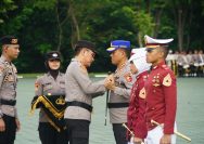 Pengasuh dan Taruna Berprestasi Diberi Pin Emas oleh Kapolri