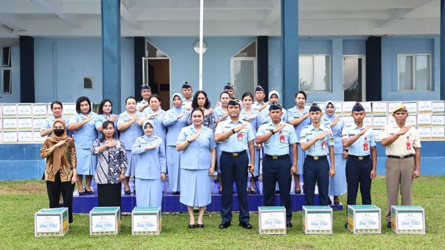 Jelang Hari Raya Idul Fitri 1445 H, Danlanudsri Bagikan Bingkisan Lebaran