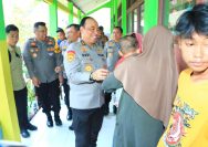 As-SDM Kapolri dan Rombongan Hibur Anak-anak Korban Banjir Demak di Posko Trauma Healing
