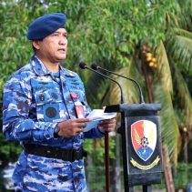amanat Pangkoopsudnas Marsdya TNI Ir. Tedi Rizalihadi S., M.M., yang dibacakan Danlanud Sam Ratulangi Marsma TNI Ramot C.P. Sinaga, S.E., M.Han., saat Upacara Bendera 17an di Lapangan Dirgantara Lanud Sam Ratulangi, Manado, Sulawesi Utara. Senin (18/3/2024).