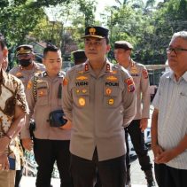 Kunjungi Sejumlah Gereja, Kapolda Pantau Pengamanan Ibadah Paskah di Kota Manado