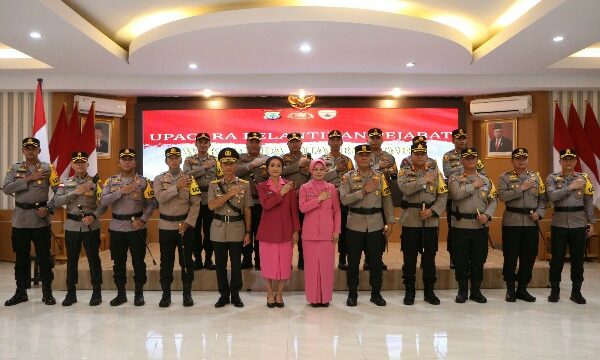 Brigjen Pol Drs. Bahagia Dachi, S.H., M.H. resmi dilantik Kapolda Sulut Irjen Pol Yudhiawan sebagai Wakapolda