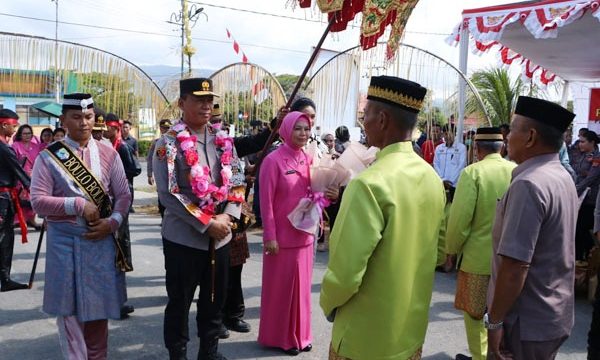 Kapolda Sulawesi Utara (Sulut) Irjen Pol Yudhiawan didampingi Ketua Pengurus Daerah Bhayangkari Sulut Ny. Yunita Yudhiawan bersama Pejabat Utama dan Bhayangkari, melakukan kunjungan kerja ke Polres Bolaang Mongondow Utara, Kamis (25/4/2024).