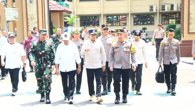 Kapolri Jenderal Listyo Sigit Prabowo melakukan patroli udara menggunakan Helikopter, di jalur tol untuk mengecek kondisi terkini arus balik Hari Raya Idul Fitri 2024.