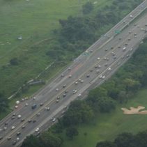 Kakorlantas Polri Irjen Pol. Aan Suhanan di dampingi Kabag Ops Korlantas Polri Kombes Pol. Eddy Djunaedi melakukan pantuan udara arus balik 2024 di jalur Tol Trans Jawa usai melepas Oneway di KM 414 Kalikangkung Jawa Tengah.