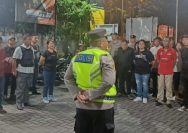 Polsek Tikala bersama personel Polresta Manado mengintensifkan Kegiatan Rutin yang Ditingkatkan (KRYD) di wilayah hukum Polresta Manado, fokusnya di Kelurahan Banjer, Kecamatan Tikala, Kota Manado, Sabtu (27/4/2024).