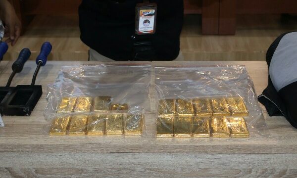 Direktorat Reskrimsus Polda Sulawesi Utara menggagalkan pengiriman 10 kg emas diduga hasil pertambangan emas tanpa izin (PETI) di wilayah hukum Polda Sulut.