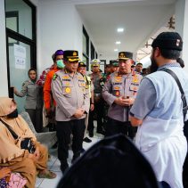 Kapolri Pastikan Beri Pelayanan Terbaik Bagi Keluarga Korban Kecelakaan Tol Cikampek