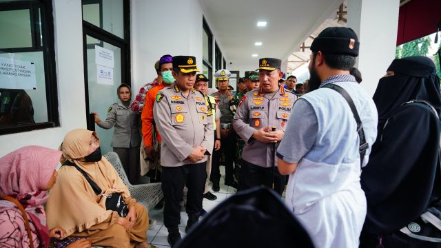 Kapolri Pastikan Beri Pelayanan Terbaik Bagi Keluarga Korban Kecelakaan Tol Cikampek