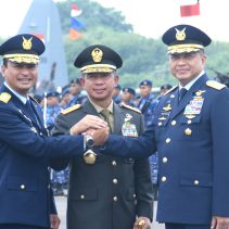 Dipimpin Panglima TNI, Danlanudsri Hadiri Upacara Sertijab Kasau