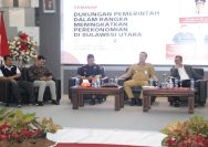 Rektor Unsrat Prof. Oktovian Sompie (paling kanan) bersama Wagub Drs. Steven Kandouw (kedua dari kanan) saat seminar (Foto : Dok. Unsrat)