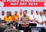 Kapolri Jenderal Listyo Sigit Prabowo meninjau langsung pengamanan peringatan aksi Hari Buruh Internasional atau May Day di Gelora Bung Karno (GBK), Jakarta, Rabu, 1 Mei 2024.