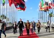 Elon Musk Disambut Menko Marves