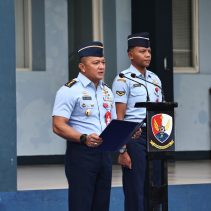personel Lanud Sam Ratulangi melaksanakan Upacara Bendera mingguan di Lapangan Apel Lanud Sam Ratulangi, Manado, Sulawesi Utara. Senin (6/5/2024).
