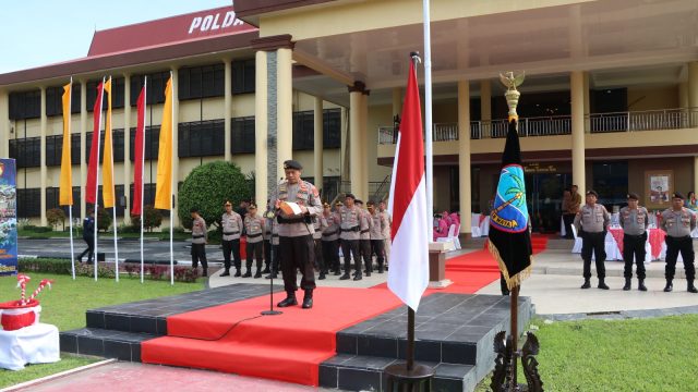 Kapolda Sulawesi Utara Irjen Pol Yudhiawan menutup tradisi pembaretan Bintara Remaja Polri lulusan tahun 2023 (Angkatan 50), yang digelar di Lapangan Presisi Polda Sulut, Sabtu (4/5/2024) pagi.