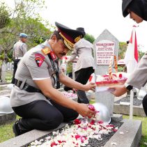 Jajaran Mabes Polri Ziarah ke TMP Kalibata, Jelang HUT Bhayangkara ke 78