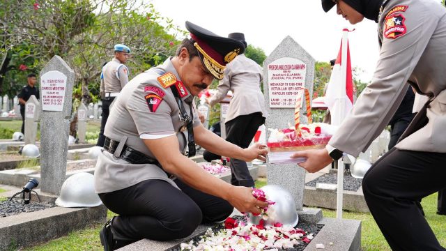 Jajaran Mabes Polri Ziarah ke TMP Kalibata, Jelang HUT Bhayangkara ke 78