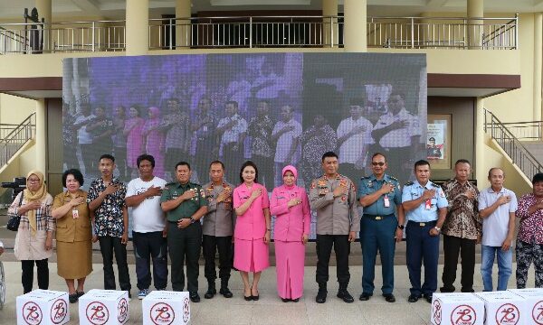Polda Sulut dan Polres Jajaran Salurkan 8000 Paket Bantuan Sosial