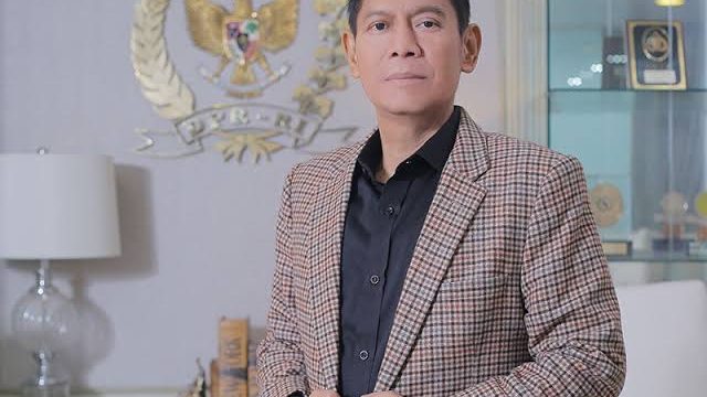 Dari hasil survei yang dilakukan oleh Litbang Kompas, TNI dan Polri menempati urutan teratas sebagai lembaga yang memiliki citra terbaik.