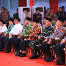 Kepolisian Negara Republik Indonesia (Polri) dalam menyambut HUT ke-78 Bhayangkara menggelar doa bersama lintas agama di Lapangan Bhayangkara Mabes Polri, Jumat (28/6/2024) malam.