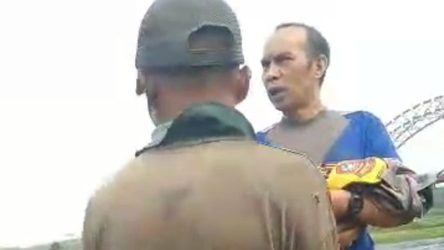Aipda Hendra Lepas Seragam demi Evakuasi Jasad Bayi yang Dibuang