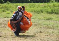 Persiapan menghadapi Kejuaraan Paralayang Ketua FASI Sulut Cup 2024 yang akan diselenggarakan pada 18 hingga 20 Juli mendatang, atlet paralayang Sulawesi Utara melaksanakan terbang refreshing di Gunung Tumpa, Desa Tiwoho. Jumat (28/6/2024).